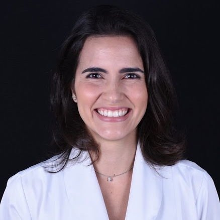Dra. Juliane Cuciniello dos Santos