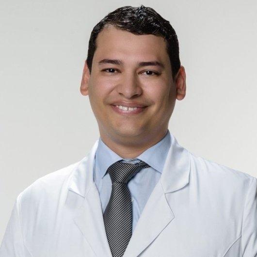 Dr. Vinícius Bezerra