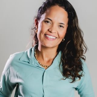 Dra. Mayara Lichtenfeltz de Oliveira Camargo
