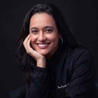 Dra. Pricilla Faria