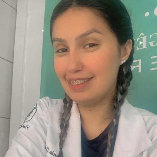 Dra. Stephanie Gouvêa