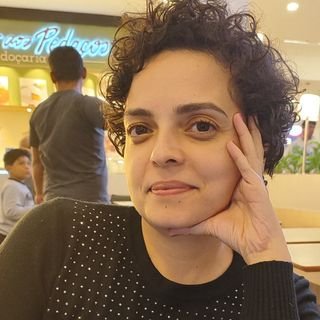 Dra. Nathalia Roberto Teixeira