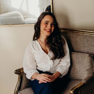 Dra. Flávia L. Medeiros