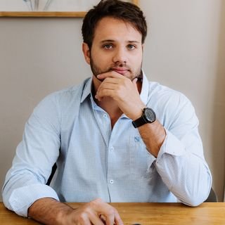 Dr. Cássio Moraes Muniz