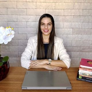 Dra. Elisa Bernardes