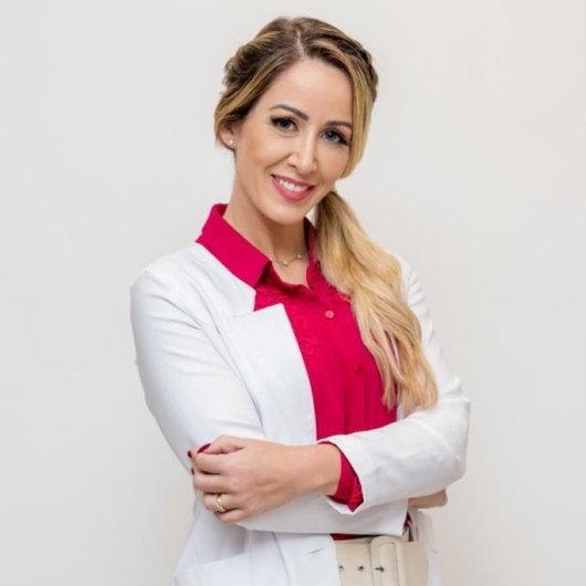 Dra. Cínthia Lopes