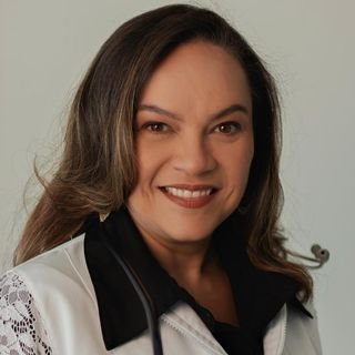 Dra. Luciola Nunes Barbosa