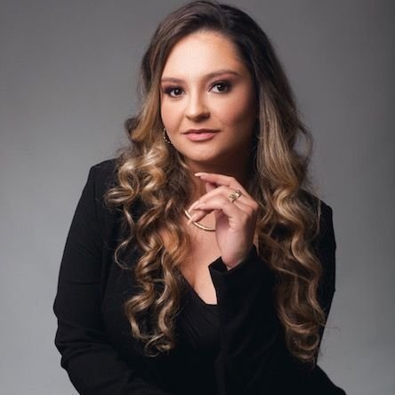 Dra. Lorena da Silva Ferreira