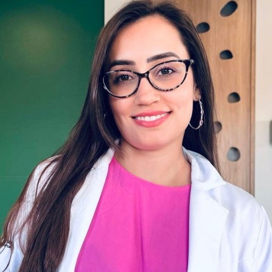 Dra. Letícia Pugim Ferreira