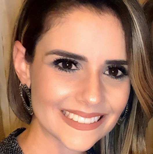 Dra. Carolina Dornelas Câmara