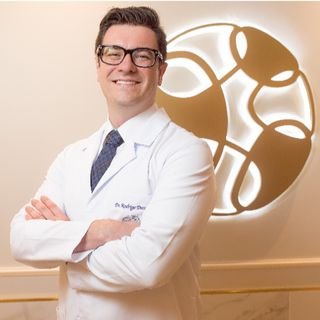 Dr. Rodrigo Lopes Decusati .