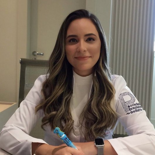 Dra. Ana Júlia Barros Diniz Gomes