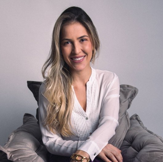 Dra. Aline Alves Domingues