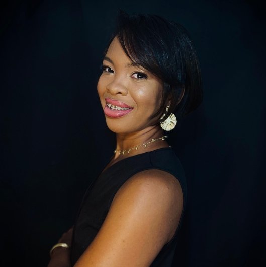 Dra. Helane Araujo