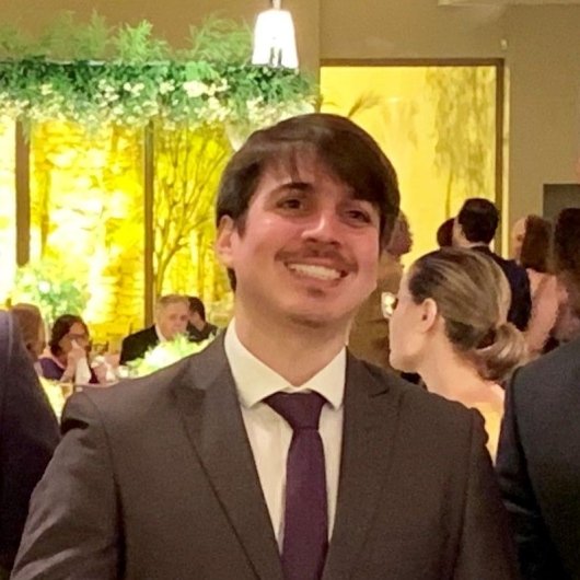 Dr. Eduardo Bronzeado