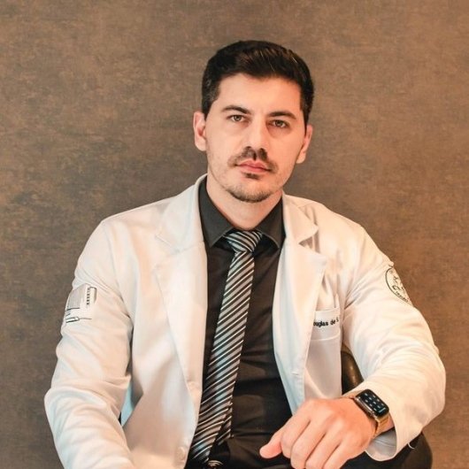 Dr. Douglas Cavalliéri