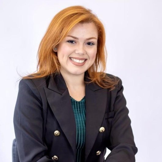 Dra. Karenina Dias Oliveira