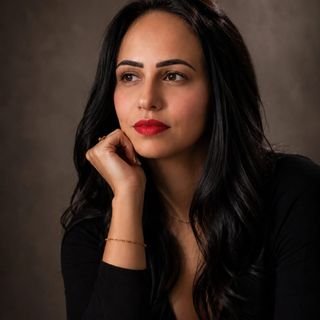 Dra. ALESSANDRA NOVAES