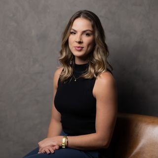 Dra. Débora Gomes