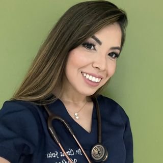 Dra. Claudia Farias