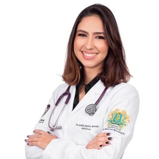 Dra. Isabella Queiroz Severino