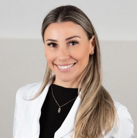 Dra. Fabiane Cavichiolo Telles