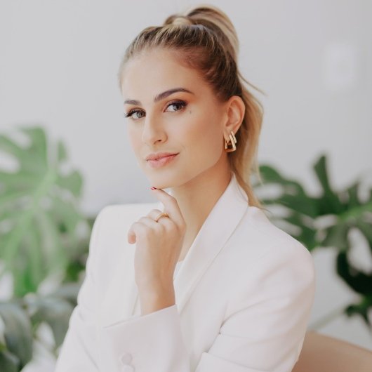 Dra. Larissa Caliman Martins