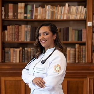 Dra. Thaynáh Oliveira