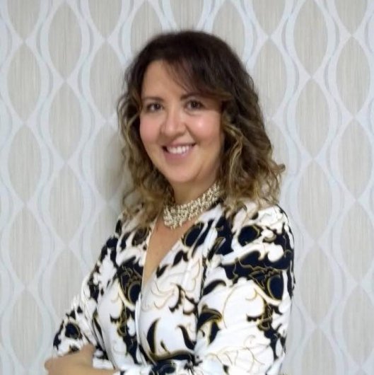Dra. Claudia Ferreira Santos