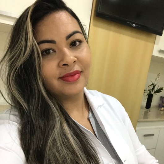 Dra. Evellin Antunes da Silva