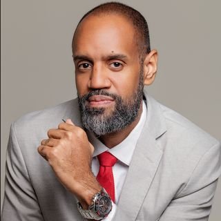 Dr. Gustavo Maia