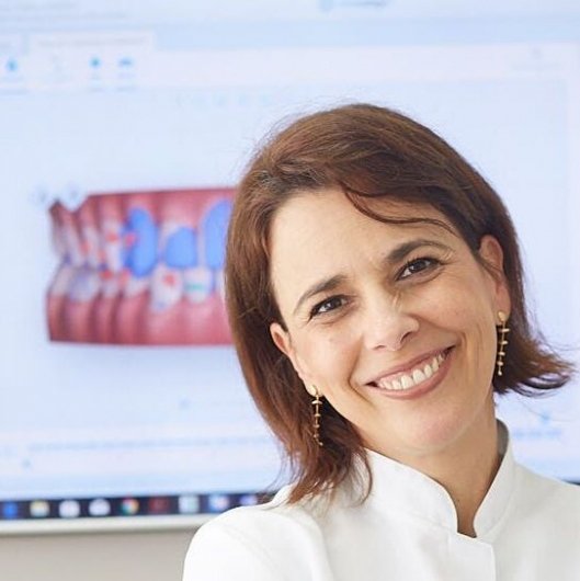 Dra. Cassia Renner Cardoso Almeida