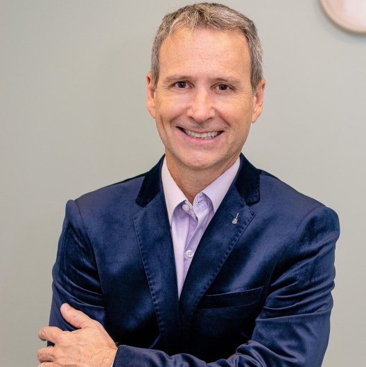 Dr. Luciano De Castro Ramires