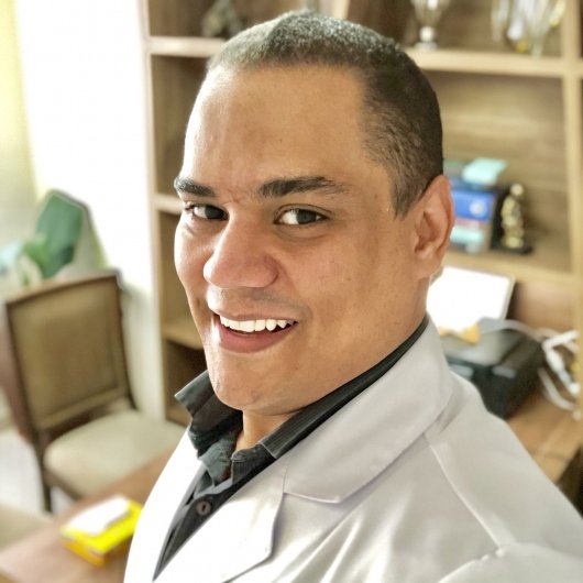 Dr. Ricardo Chácara