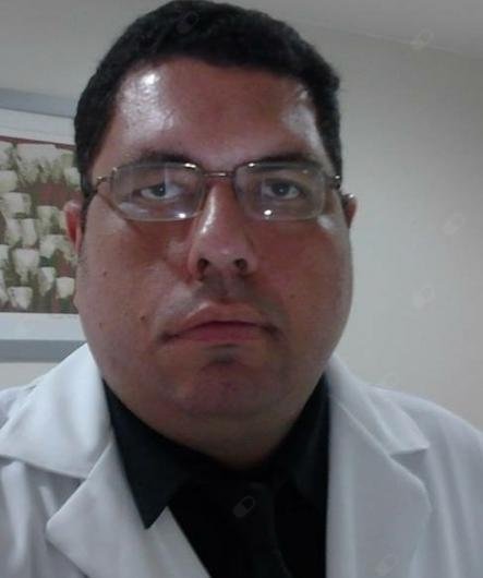 Dr. Marcos Moura Santos
