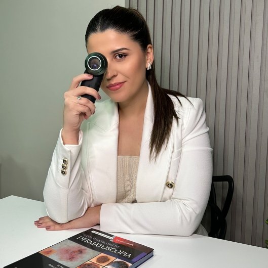 Dra. Caroline Costa Nogueira