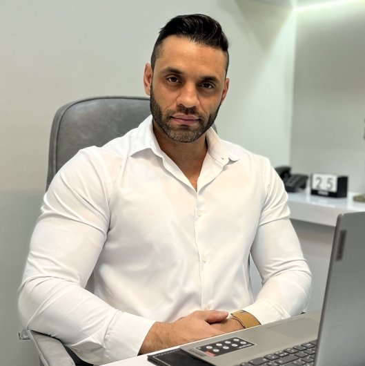 Dr. David Alves