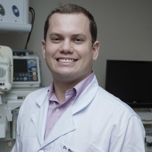 Dr. Bruno Falcão