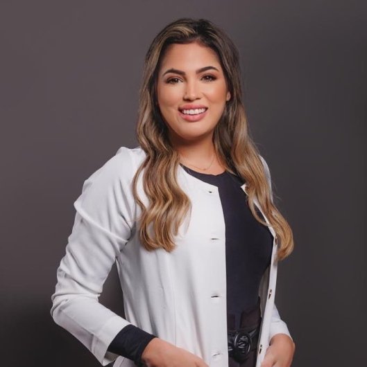 Dra. Lívia Aniz