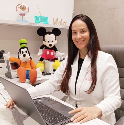 Dra. Ana Claudia De Lima Silveira