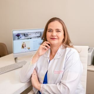 Dra. Cláudia Cantelli Daud Bordin