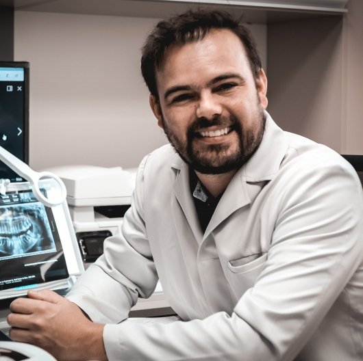 Dr. Jean Carlo Comniskey