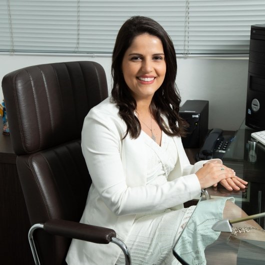 Dra. Letícia Januzi