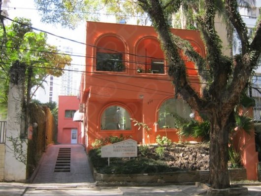 Dra. Flavia Nogueira de Leoni
