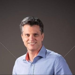 Dr. Matheus Schmidt Soares