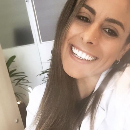 Dra. Larissa Siqueira da Silva