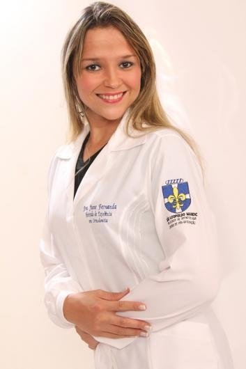 Dra. June Fernanda