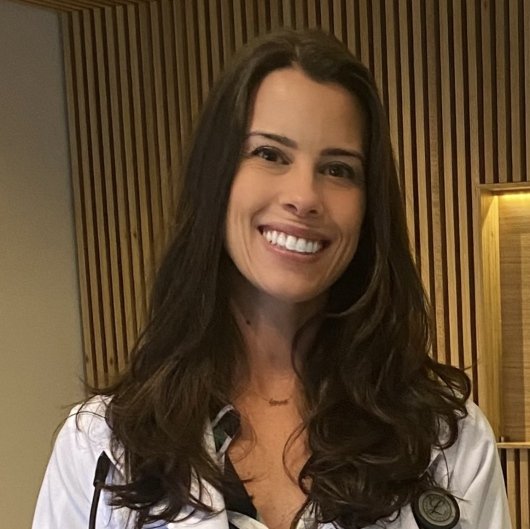 Dra. Paula Reichert Leite
