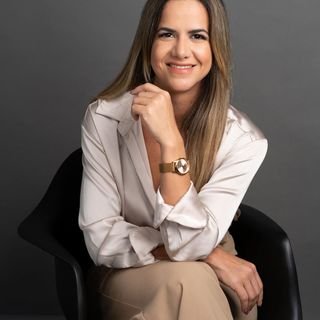 Dr. Estefania Menezes