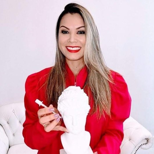 Dra. Cláudia Carlos